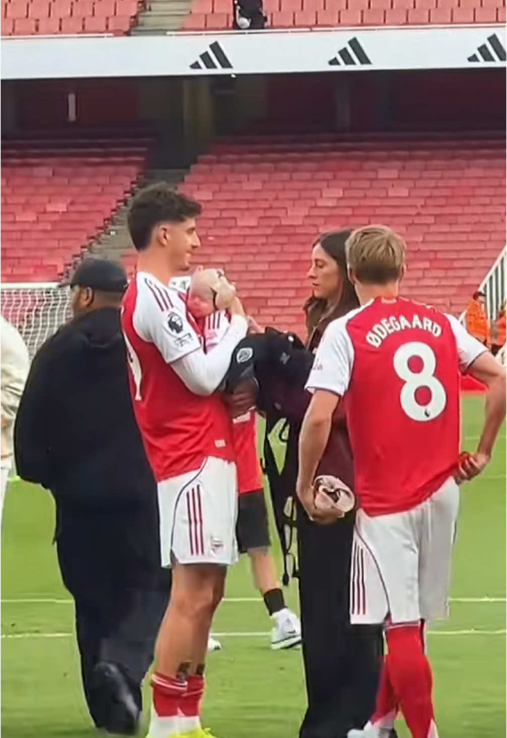 He‘s so adorable 🥺 #romeojunehavertz #sophiahavertz #kaihavertz #viral #fyp 