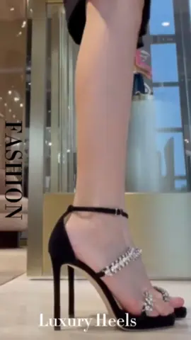 The luxury footwear Trend 2025 #UK #highheels #model #fashionmodel #fashion #YSL #footwear #luxury 