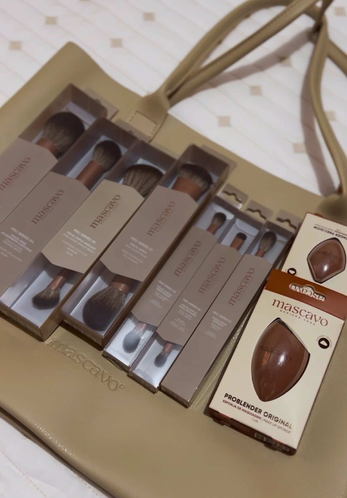 O recebido pago mais esperado chegouuuu!! Perfeitosss✨✨ #pinceis #maquiagem #mascavo #marisaad 