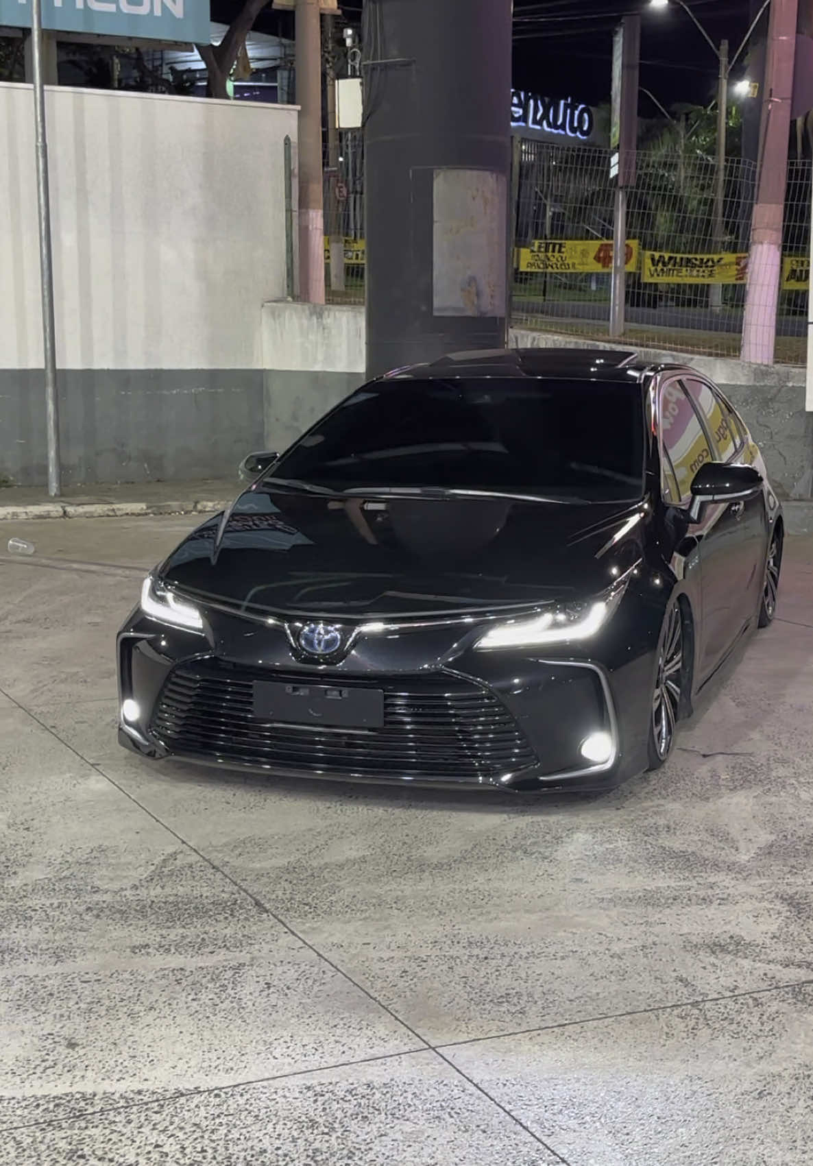 MEIO DE POSTO 🥷🏽 🔰Sigam 🖤 . . . . . . #corolla #carrosrebaixados #carros #carrobaixonaoecrime #cars #newcar #baixobrasil #carrosdud #explorar #carrosdeluxo #carrosantigos #aro20 #aro18 #aro15 #aro17 #suspensaoaar #sokadossp #somautomotivo #rebaixados #rebaixadosforntal #rebaixados_ #navessocadas #navesinsanas 