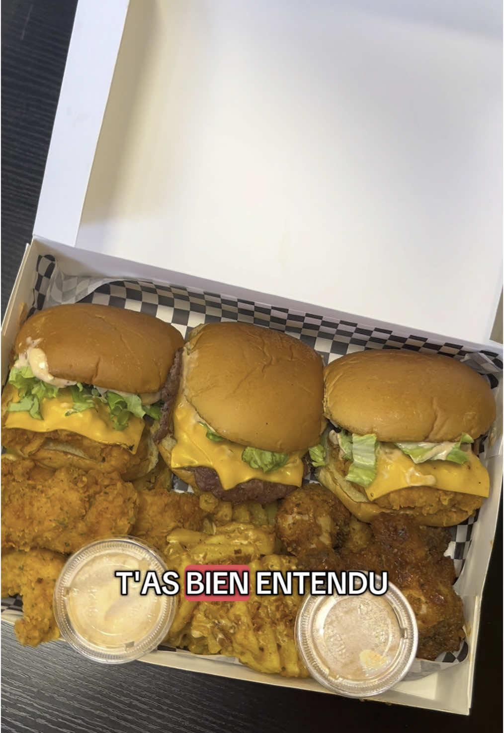 LA BOX INÉDITE A 20€ C’EST CHEZ ➡️ @Meytiz Pizza & Smash  📍 8 Rue Saint-Exupéry, 92360 Meudon La box est composée de: 2 chicken burger  1 beef burger  Grosse portion Waffle fries cheddar  3 tenders  6 wings  Deux sauce meytiz maison  ON TE LE CONSEILLE VIVEMENT ✅ ABONNE TOI‼️‼️ #food #bonneadresse #fastfoodlife #halal #burger #pascher 