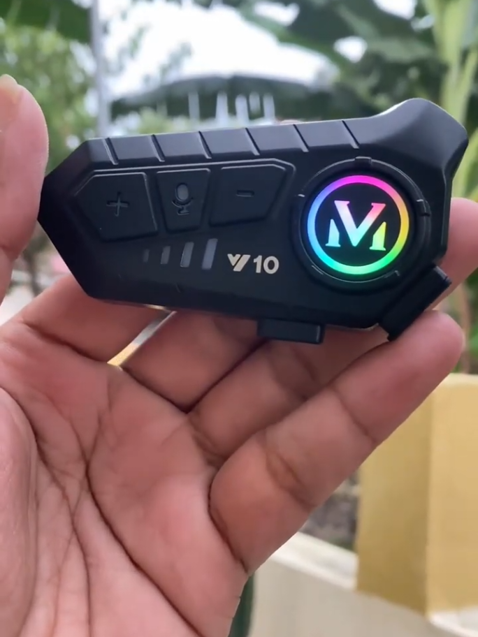 »Y10 Intercomunicador fone bluetooth para capacete Desbloqueie uma nova dimensão de liberdade na estrada com o Fone de ouvido para Motos Y10. Com comunicação cristalina, design ergonômico e controles intuitivos, este dispositivo é a escolha definitiva para pilotos que valorizam a conexão e o conforto. Sinta-se seguro e conectado enquanto compartilha aventuras épicas com seus companheiros de viagem, tornando cada momento na estrada verdadeiramente inesquecível. #market #produto #moto #fyp 