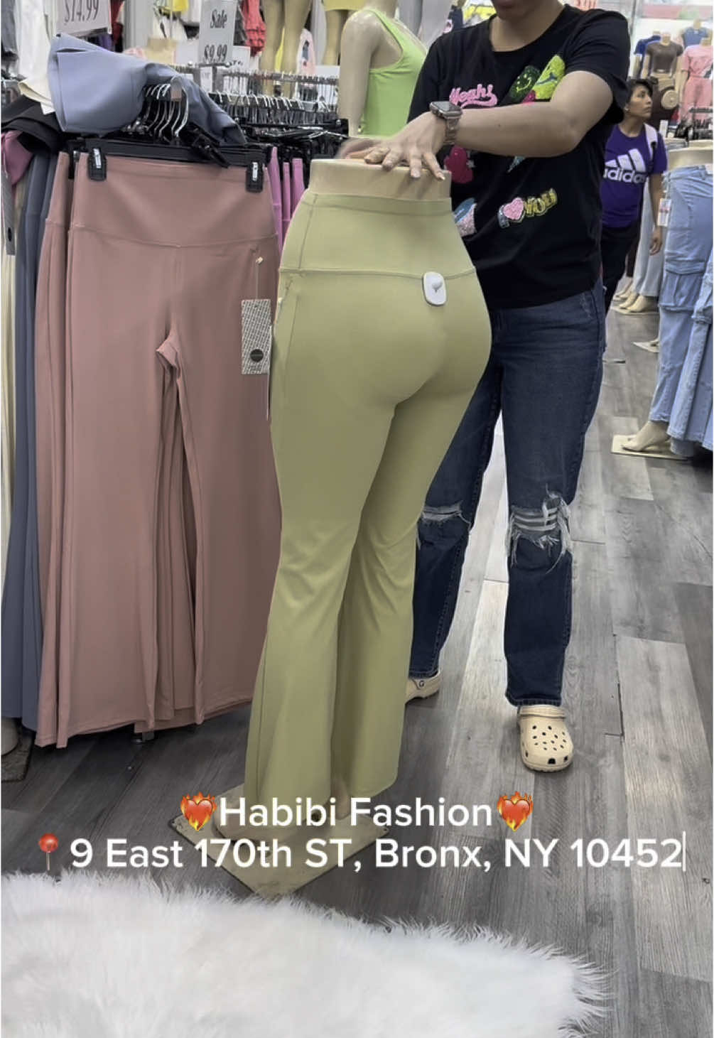 🔥FIRE LEGGINGS🔥 💵$14.99💵 🇺🇸🗽 Best Fashion in America 🗽🇺🇸 #newyork #newyorkcity #manhattan #bronx #brooklyn #ladieswear #fashion #fashion #fashion #discountshopping #highbridge #queens #newjersey #fordham 