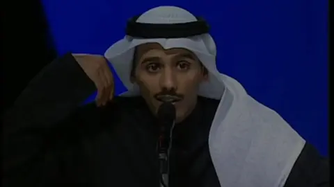 حتى انا اللي قلت أعشقك وماطيق البعاد . #شريان_الديحاني #تيم_المصممين #جـــٓـفـَـا 