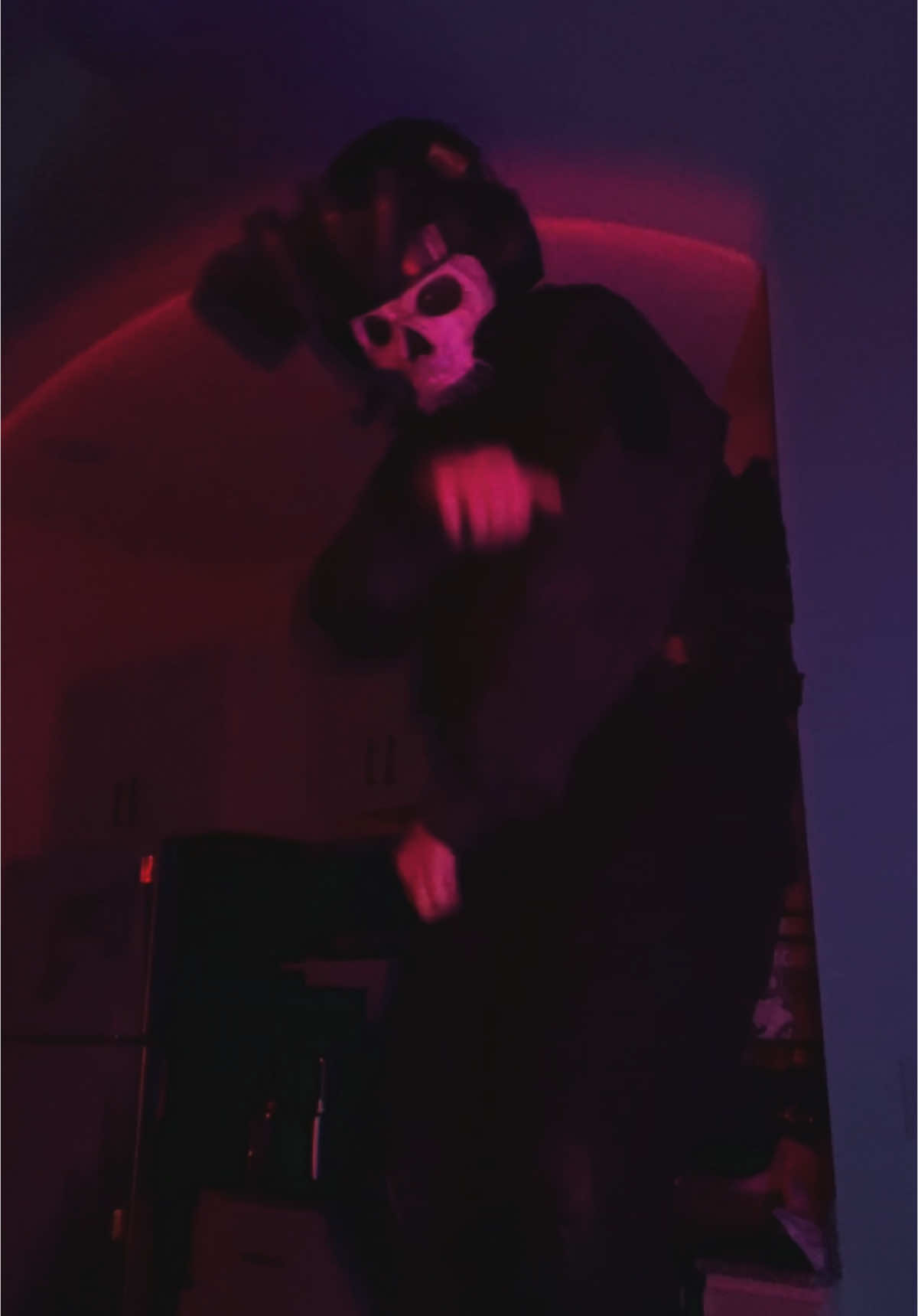 I did in fact hit my head on the cieling before this  #cowboyghost #fyp #masked #maskedman #mdni #maskedmencosplay #ghost #BookTok #ynpov #simonriley #book #maskedmenarehot #newbooks #men 