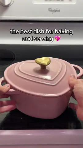 Sliving from oven to table 💕 #parishilton #parisproducts #pinkproducts #pink #pinkkitchen #aesthetic #pinkaesthetic #dutchoven #receipe 