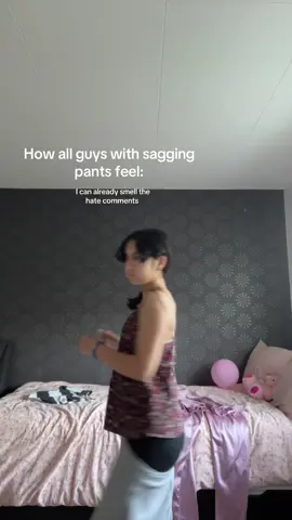 It doesn’t really help that they pull up their pants like 1 cm #saggingpants #grwm #beauty #foryo #foryoupage #foryourpage #fyp #viral? #blowup? #pullupyourgoddamnpants 