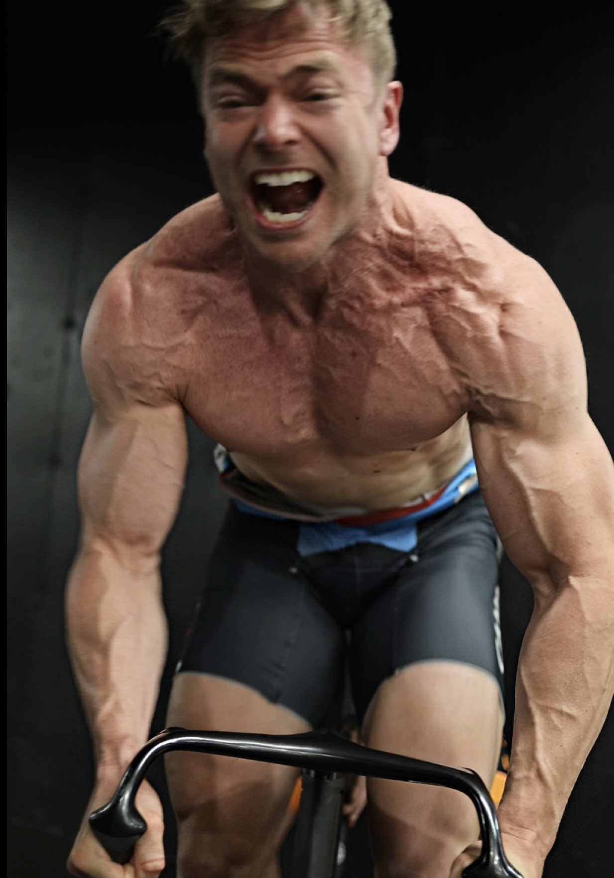 3, 2, 1, UP! VAMOS!  #cyclinglife #cycling #ciclismo #fitnessmotivation #workoutmotivation #fixedgear #bodybuilding 