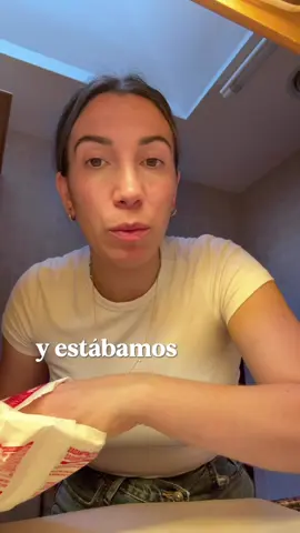 Cada semana recibo la MISMA PREGUNTA: ¿y si me estoy perdiendo algo mejor? Y ya esto me hace reflexionar sobre qué la búsqueda constante de la perfección está afectando al terreno del amor, en el que NADA es perfecto y es ahí donde reside su belleza.