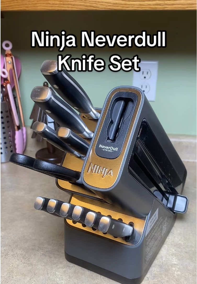 This Ninja Neverdull knife set is amazing quality! #ninjakitchen #ninja #ninjaneverdull #neverdullknives #kitchenessentials #kitchenknifeset #kitchenknives #foodiknifeset #tiktokshopcreatorpicks #toptiermay #ttslevelup #viralfinds 