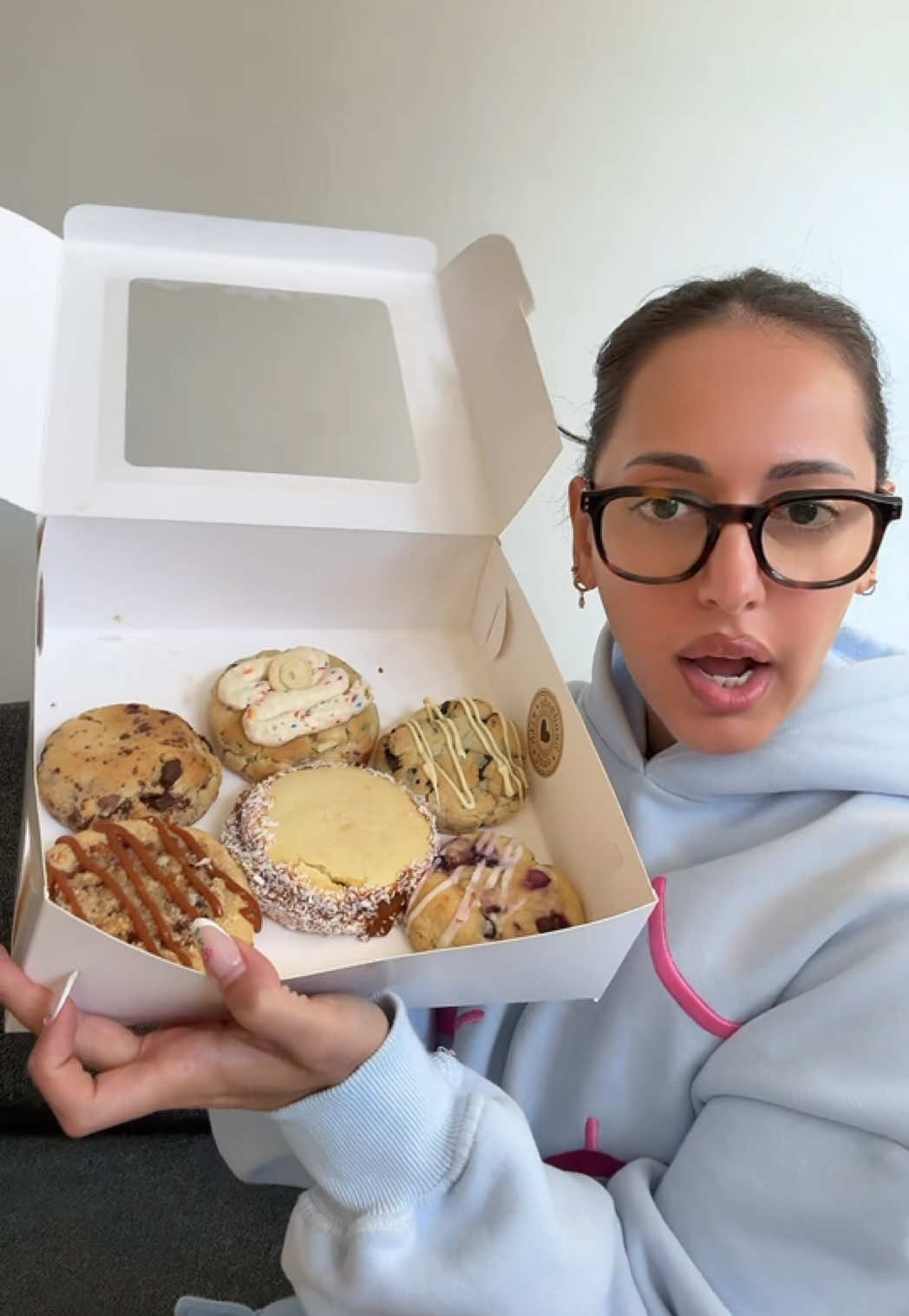 THE CRUNCHING LOL SORRY I DIDNT KNOW WHAT TO DO 😭 cookies are from @Baked By Tony !! #cookies #etobicoke #toronto #torontofoodie 