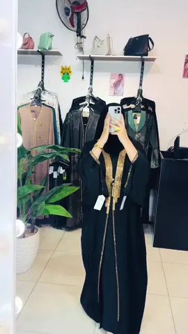 عباية قطعتين حرير تحفهه في اللبس منها كذا لون غير الأسود بيج مينت جرين🥺♥️#خليجي #explore #viral #عبايات_راقية #عبايات_خليجية #خلايجه_مصر😎 #عبايات_فخمه #خلايجة #عبايات_ملونه #عبايات_العيد 