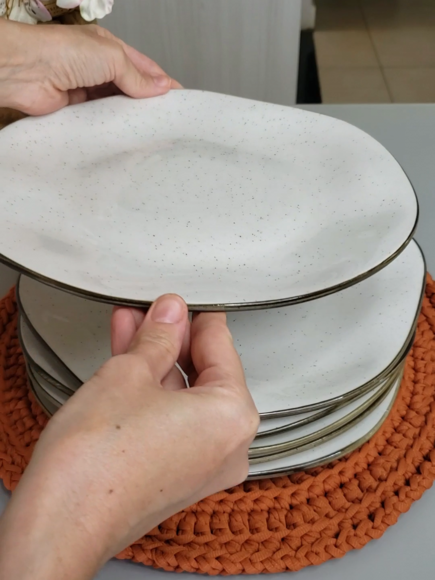 Eu sou apaixonada nesses pratos 😍🤍 Fica super lindo na mesa! O conjunto com 6 pratos você encontra aqui no Tiktok Shop ☺️  #tiktokshopchegou 