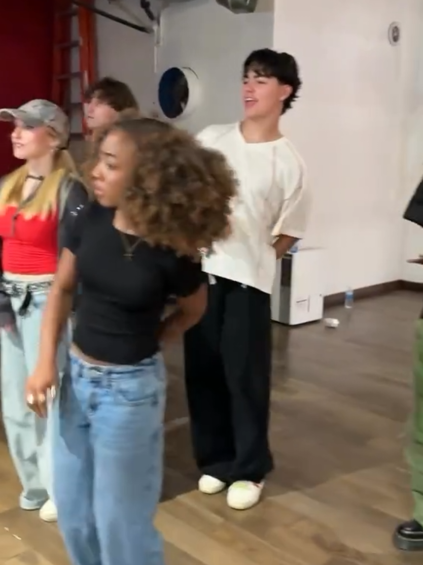 necesito ese videoo!!😔 . #leahjeffries #malachibarton #dancedancedance  #disney  #disneyseries  #zombies4  #percyjackson  #pjo  #dancetrend  #boyslove #colaboración  #fyp  #foryoupage  #paravoce  #paravoceforyou  #paratiiiiiiiiiiiiiiiiiiiiiiiiiiiiiii  #tiktokviral  #viralviral #videoviral  #star  #actor 