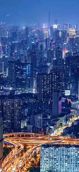 welcome to Chengdu,China🇨🇳，We are a group company providing investment and consulting services. Our business covers tourism, real estate, hotels, new energy, immigration and other services. If you are interested, please contact me. Thank you!#China #chengdu #city #trip #travelchina #travel #investment #immigrant #chinatravel #night 