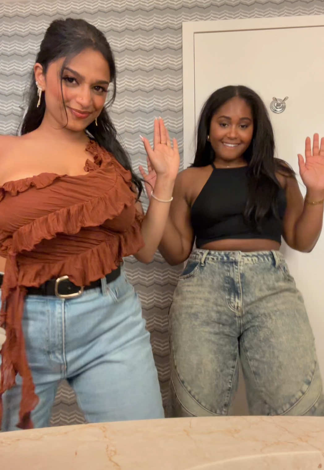 Your fav new doctors like to shake it to the max🤪 @Courteney #fyp #dance #trending #viral #besties #doctors #desi #brown 