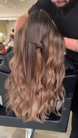 Capuccino com técnica Contrast Brown ☕✨ Cappuccino with the Contrast Brown technique ☕✨ #hair #mechas #highlights #cabelo #brunette #morenailuminada #tendencia #creatorsearchinsights 