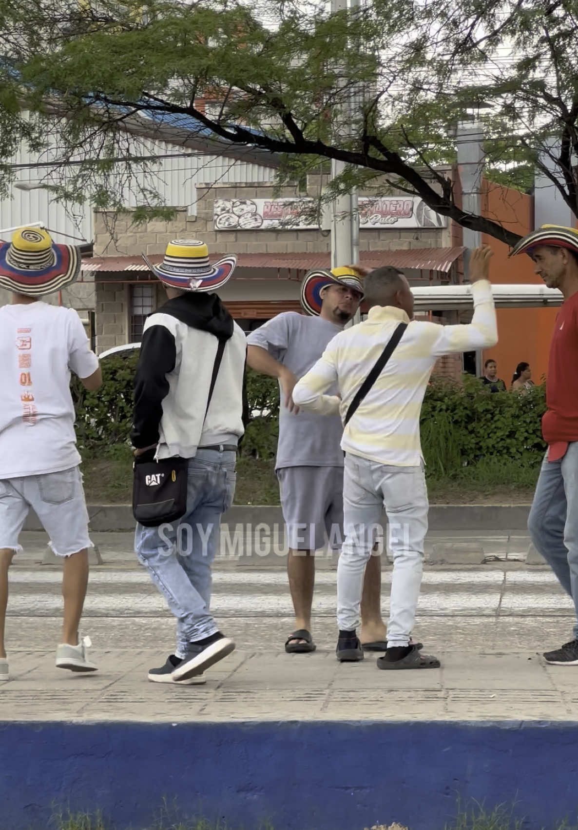 El sombrero 🤠 identico 