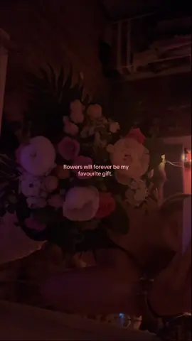 @nikita_kmr🤍 #flowers #foryoupage #gift #2yearsanniversary #fyp 