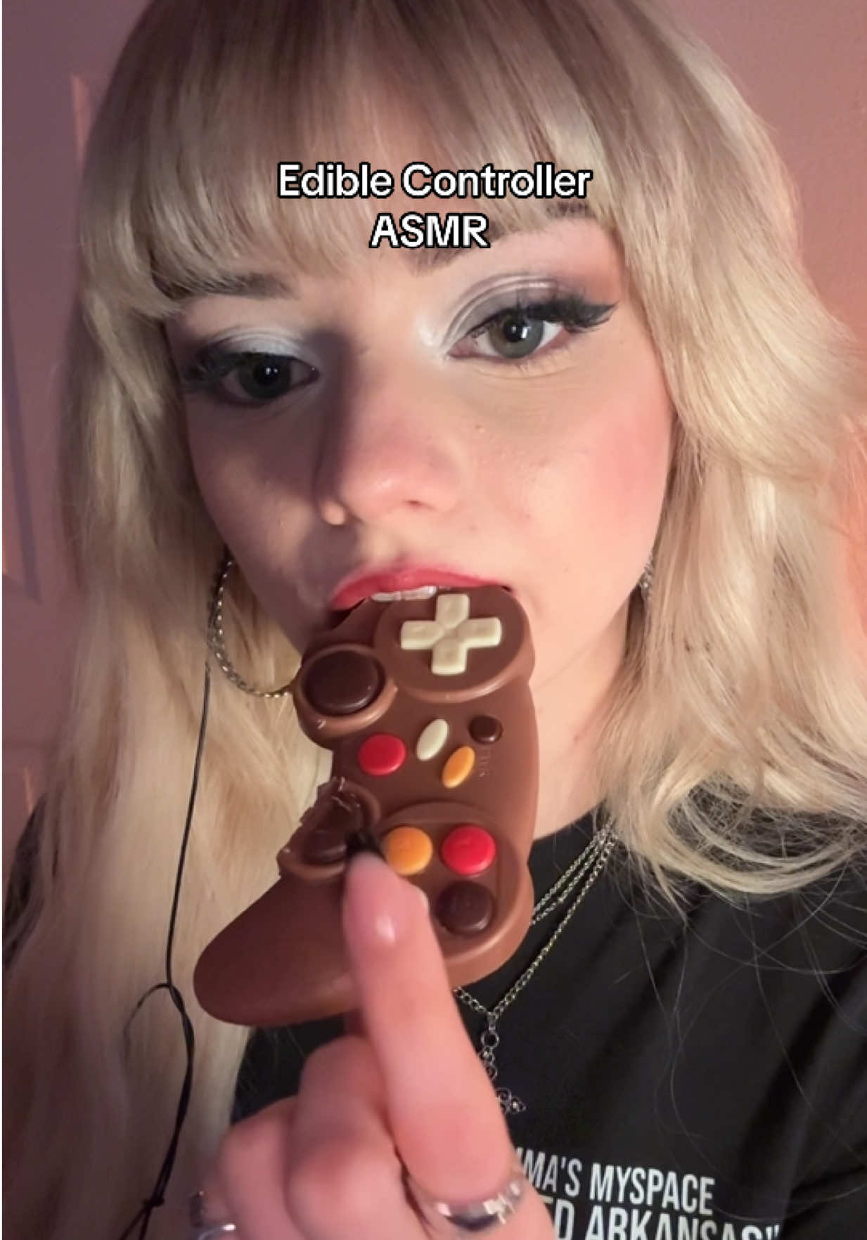 TY @Gavin Webb for the cool shirt!! #asmr #asmrsounds #mukbang #fyp 