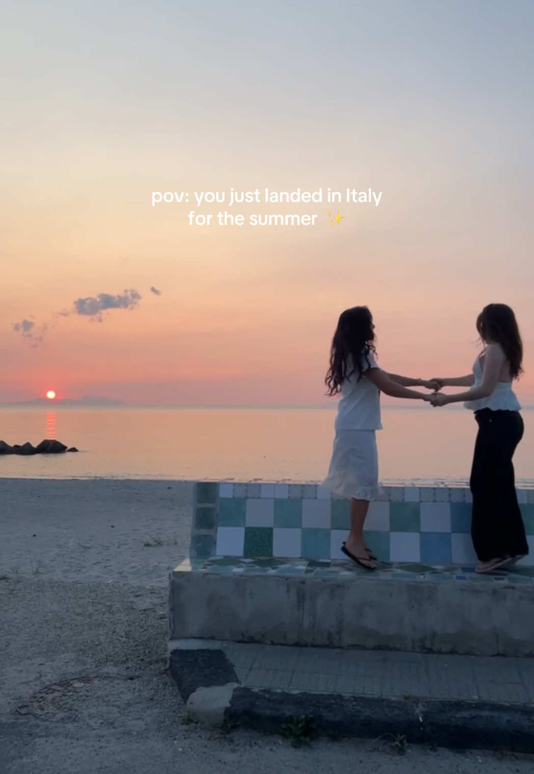 Pink skies on night 1? Taking it as a sign 🎀👙🩰🥖🥐 #italy #italytravel #bestfriendstrip #sicily #rome #italiansummer 