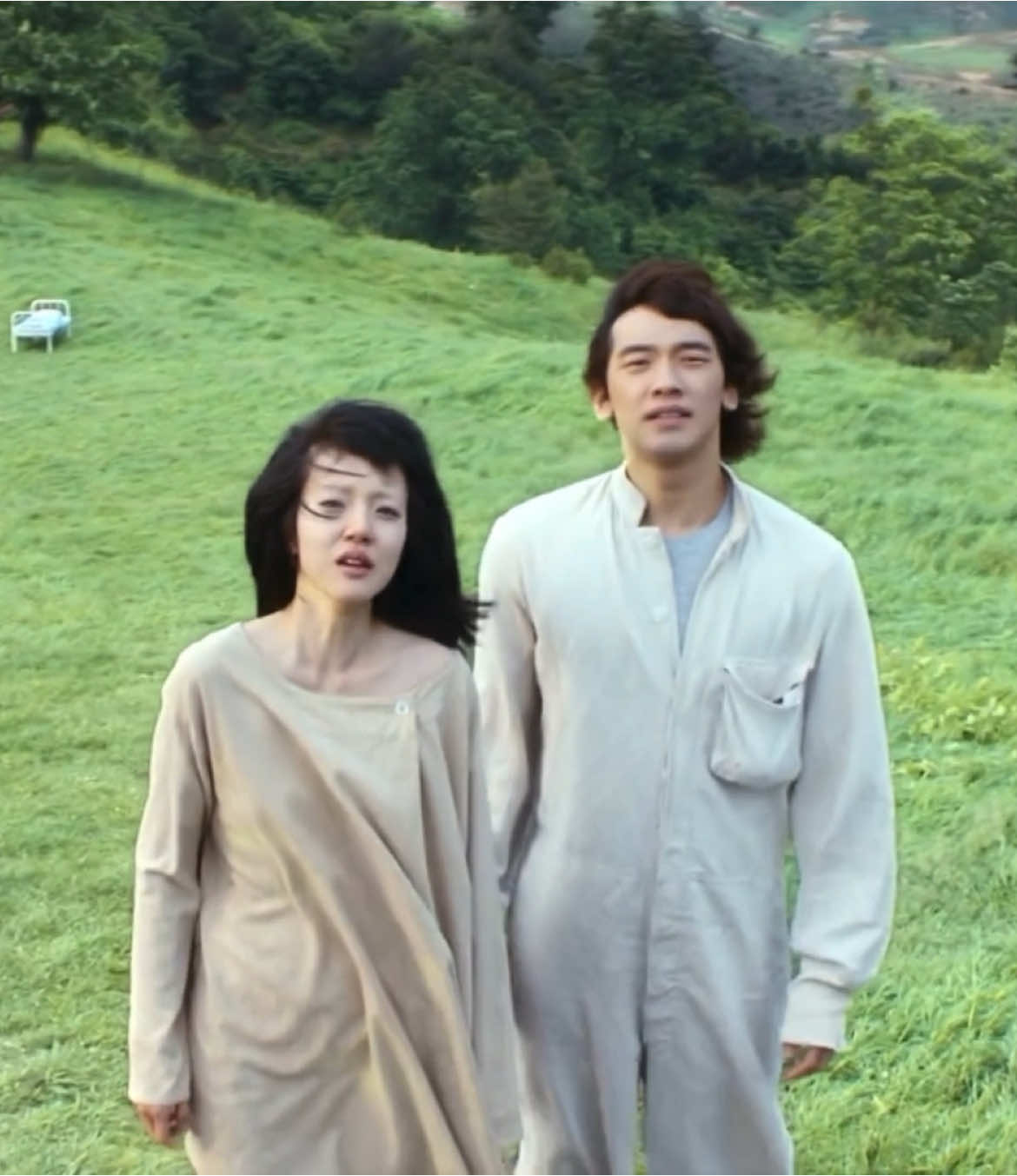 I’m a Cyborg, But That’s OK (2006) #싸이보그지만괜찮아 #imacyborgandthatsok #parkchanwook #koreanmovie #asiancinema #kdrama #viral #foryoupage #fyp #beachhouse #limsoojung #rain #movieedit #xyzabc #filmtok 