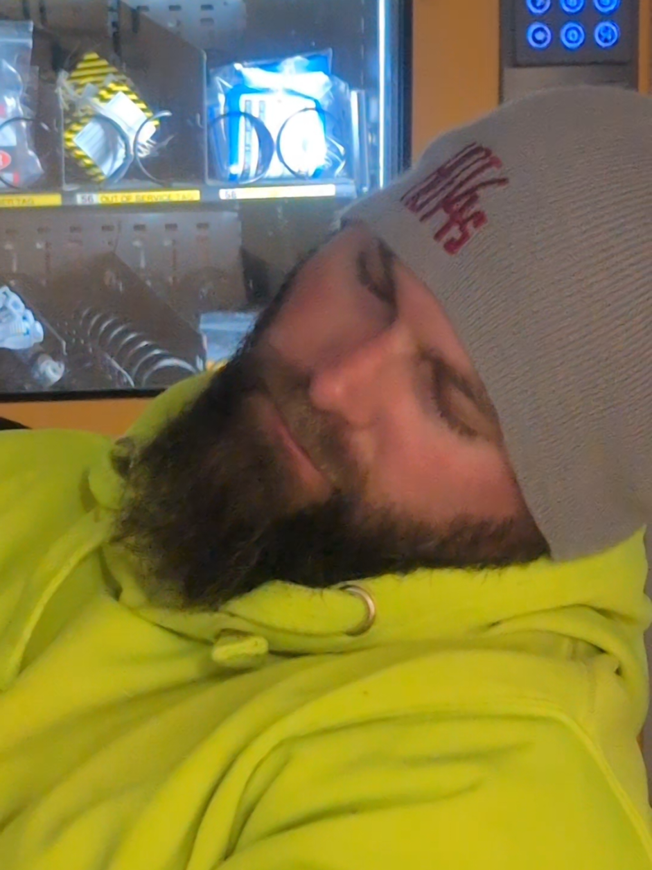 Night Shift be like 😴😴💤💤😂😂 #nightshift #fyp 