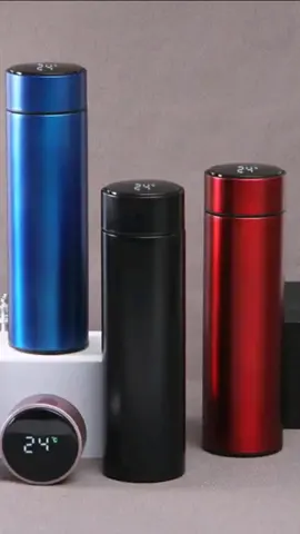 A garrafa térmica inteligente com sensor de temperatura é aquele item que você não sabia que precisava — até ter uma! Com um display digital touch que mostra a temperatura exata do líquido, ela traz praticidade, segurança e muito estilo para o seu dia a dia. Ideal para manter sua água, chá ou café na temperatura perfeita, seja na academia, no trabalho, em viagens ou no escritório. Além de linda e moderna, essa garrafa inteligente é feita com material de alta qualidade e possui isolamento térmico que mantém a bebida quente ou fria por horas. Evite queimaduras ou surpresas desagradáveis com o sensor de temperatura e leve mais tecnologia para a sua rotina. Ter uma garrafa térmica com sensor é mais do que um luxo, é uma escolha inteligente para quem preza por bem-estar, saúde e praticidade. Clica no carrinho laranja para adquirir a sua ❣️ . . . #tiktokshop #tiktokshopchegou  #ugc #ugccreator  #GarrafaInteligente #cuidadospessoais  #estilodevida  #paravocê  #foryo  #fyp 