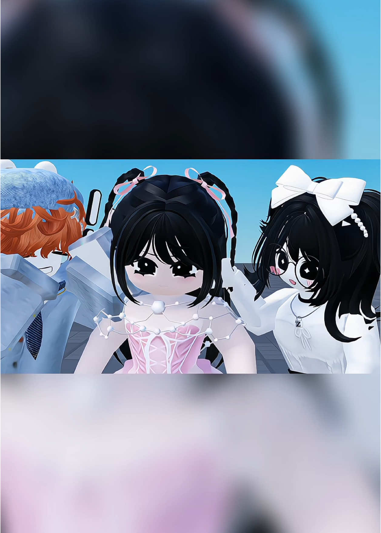 Beso de 3 con… @🤍 | 𝓑𝓻𝓲𝓲𝓼𝓱𝓲𝓲 𓍢ִ໋✧ @ׄ ७ ꯭🥕 ηυвιѕ ᵎᵎ ࿁ . 𖧧 🙈🙈 || animación disponible en:serband animation el juego estará en mis favoritos para que puedan ir a usar la animación  Tags: #roblox #robloxtiktok #robloxgames #robloxviral #robloxavatar #animation #robloxtrend #lentejas #sunn 
