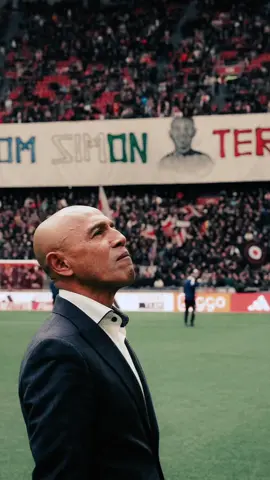 Here We Go,!!!🇮🇩🦅 Simon Tahamata akan jadi Head of Scouting dari Timnas Indonesia, Beliau bertugas mencari bakat, baik di Indonesia maupun pemain keturunan di luar negeri. Simon Tahamata merupakan legenda Ajax dan timnas Belanda yang memiliki keturunan Maluku. la terakhir menjabat sebagai pelatih teknik tim muda Ajax pada 2024.
