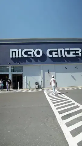 The Sounds of @microcenter  Be sure to check out their Falling savings event with some awesome deals! #GamingSetup #microcenter