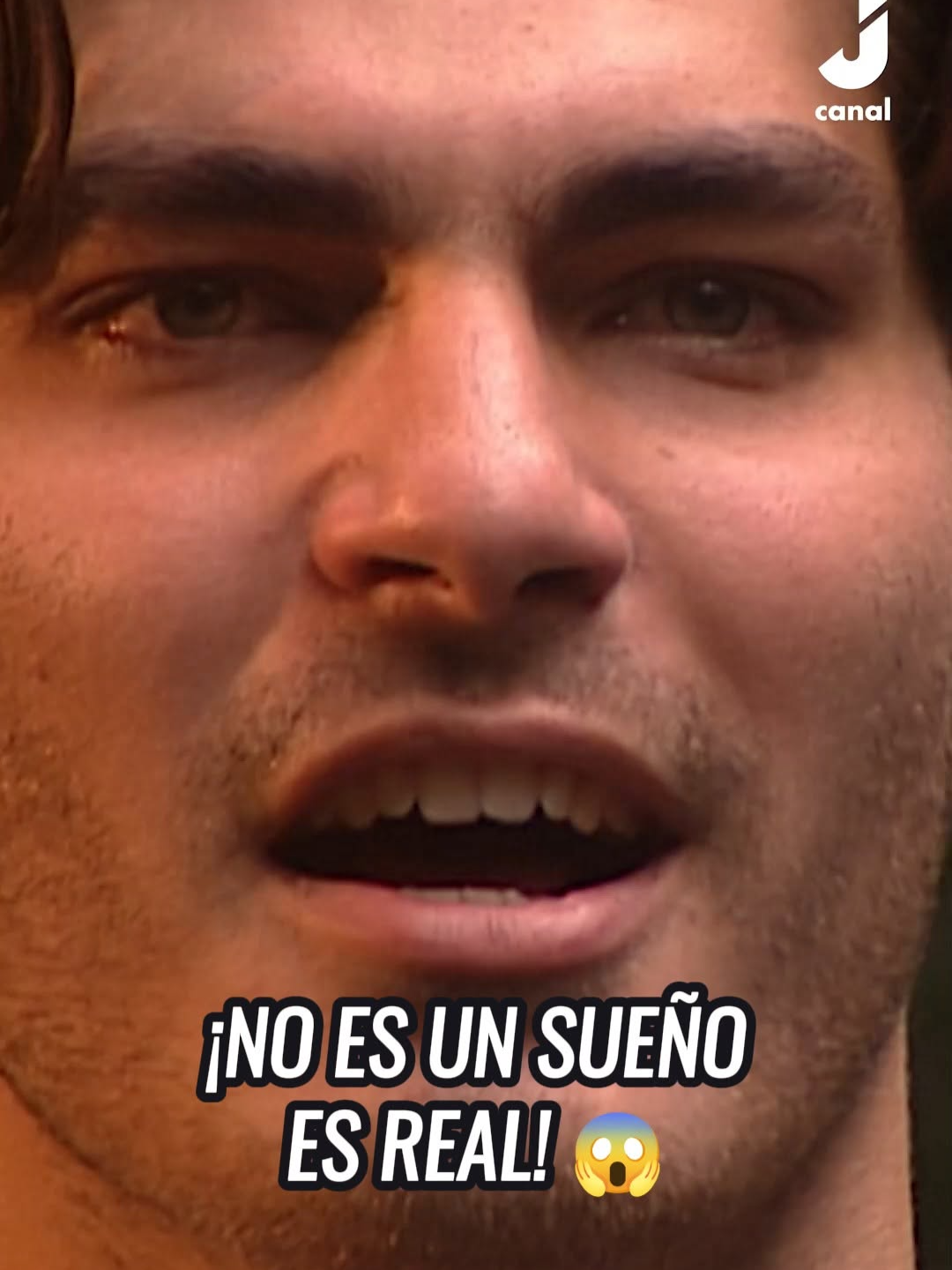 ¡LLEGÓ EL MOMENTO! 😍 Finalmente, Matteo se reencuentra con Juliana, el amor de su vida. ¿Qué pasará ahora? ¿Podrán encontrar a su hijo? 🤔 🔎 Descúbrelo en Terra Nostra, de lunes a viernes desde las 8 PM, por #CanalJ 🎬. Movistar ➡ 29/ 729 HD Claro TV ➡ 24/ 535 HD