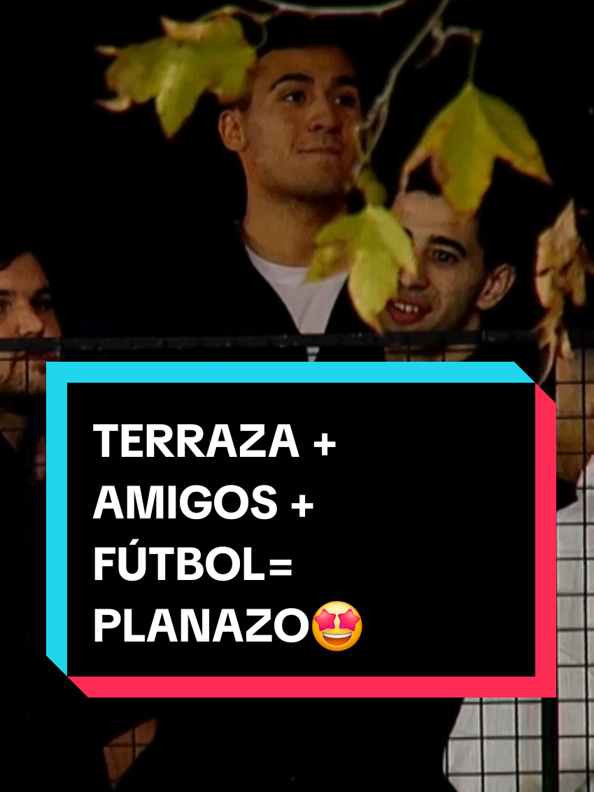 ¡UN PLANAZO! 👏🤩 Vista privilegiada de estos amigos que disfrutaron de #SanLorenzo vs. #Argentinosjrs desde la terraza ▶️ Mira nuestros partidos de 🇦🇷 #LigaProfesional en #DisneyPlus  #TikTokDeportes #futbol #cuartosdefinal #terraza #amigos 