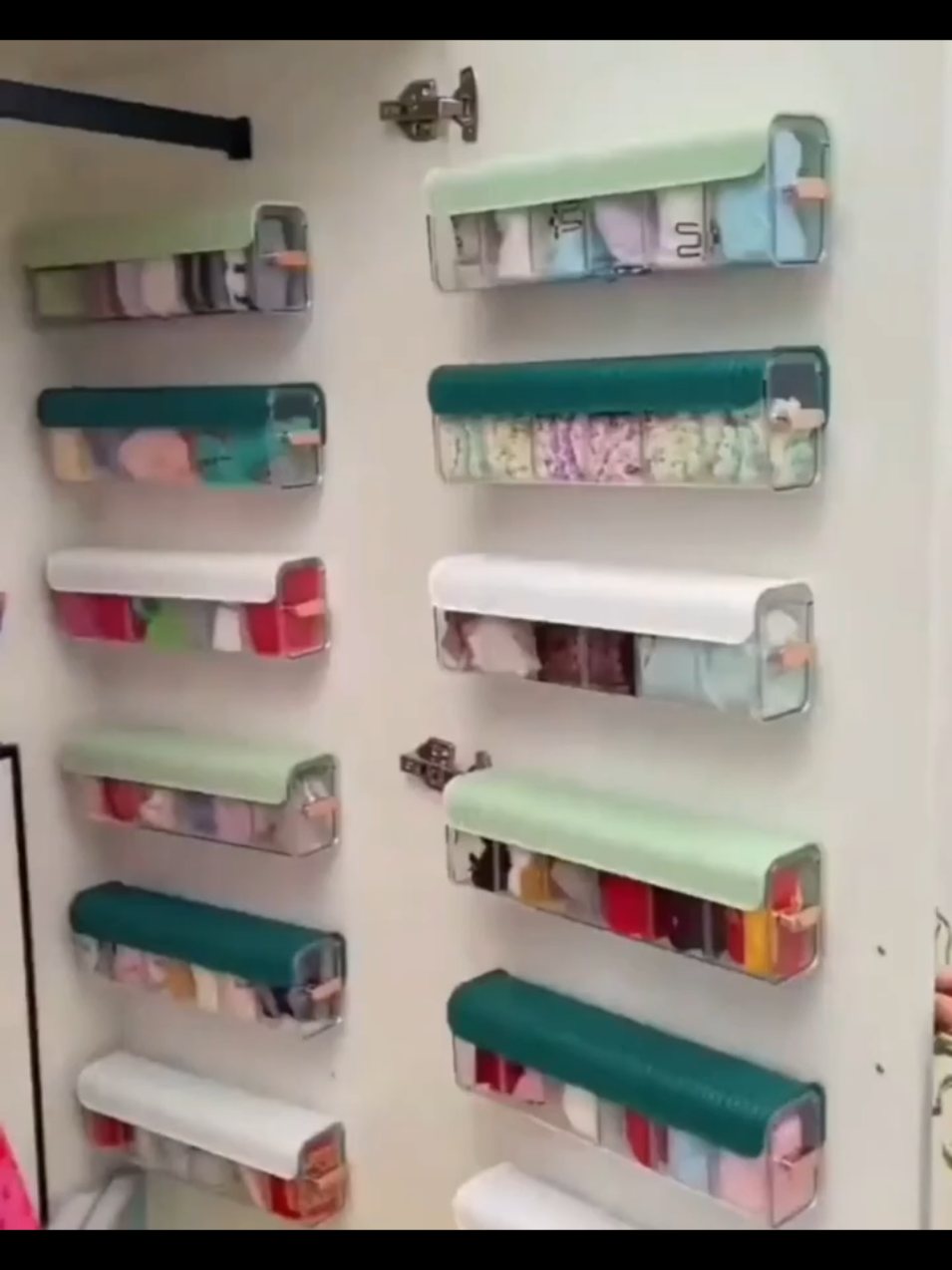 Tenha mais praticidade na organização da sua casa com o Organizador Multiuso de Parede tipo Gaveta. Ideal para otimizar espaço e manter tudo no lugar. Garanta o seu agora e transforme sua rotina! 👉Link p/ comprar:  https://s.shopee.com.br/5KzULxf5k2 #organizador #quarto #roupas #