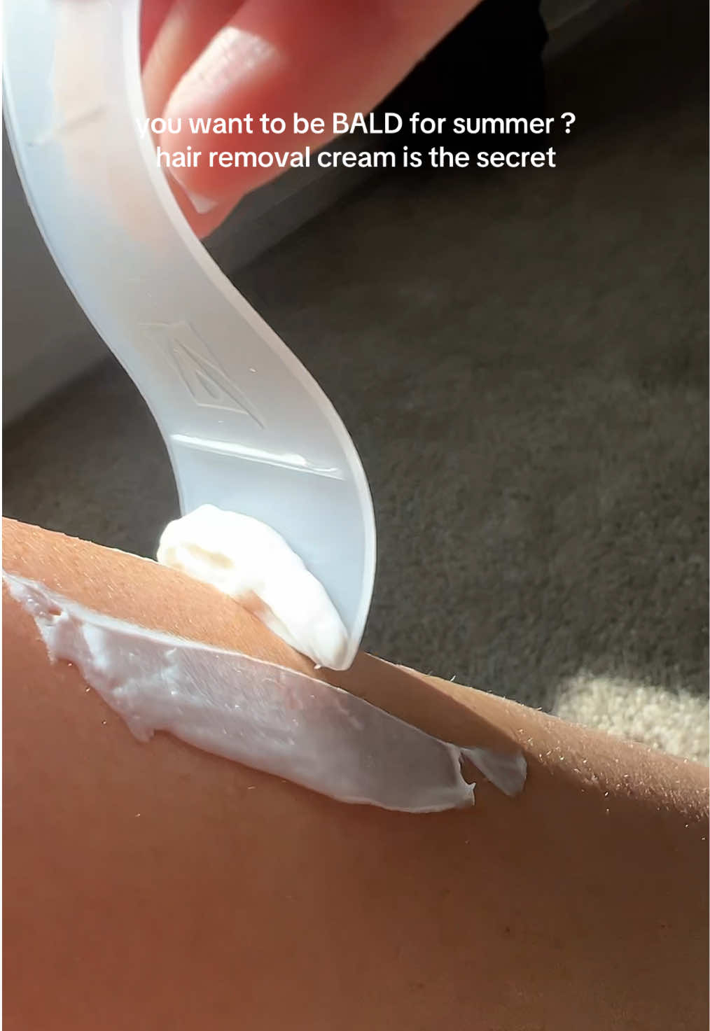 ready to be bald for summer ? The secret to being hairless is a hair removal cream !!! This one is AMAZING #hairremoval #bald #hairless #hairremovalcream 