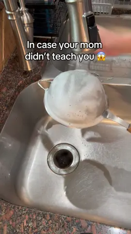 In case your mom didn’t teach you #momtok #tipsandtricks #LifeHack #MomsofTikTok #momhack #momsoftiktok #hacks #momlife #tip #kitchenhacksandtricks #kitchentips #easytips 