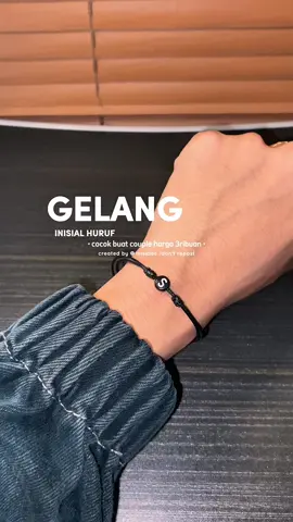 lucuuuu bangett buat couplean satu kelas oke gak sih 🤭🤭 #gelangcouple #gelanginisialhuruf #gelanginisial 