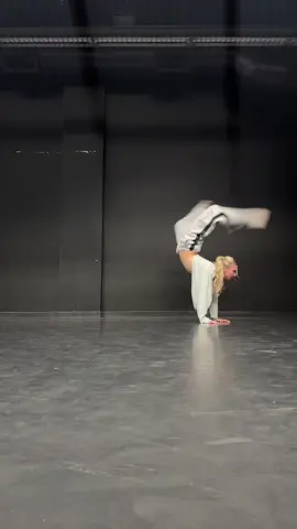 i’ll do this better later 🤸🏼‍♀️ #dance #fyp #dancevideo #viralvideo #dancersoftiktok 