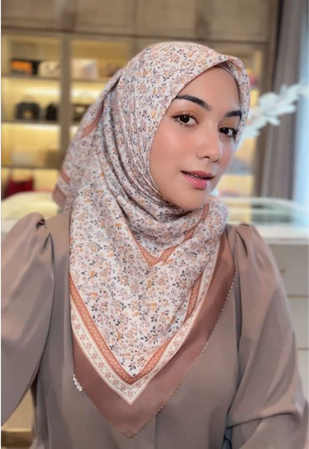 Syla HIjab 20rb-an klo di pake ka Ciki berasa 100rb-an ya 😆 😍 btw kode yg di pake SY11 sm SY102 #sylahijab #Hijabmotif #citrakirana