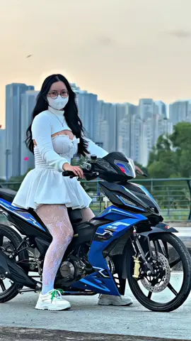 Người mẫu này còn ngại camera 🌚 #rs150malaysia_oficial🇲🇾 #dinhkhongcao🌴 #xuhuong 