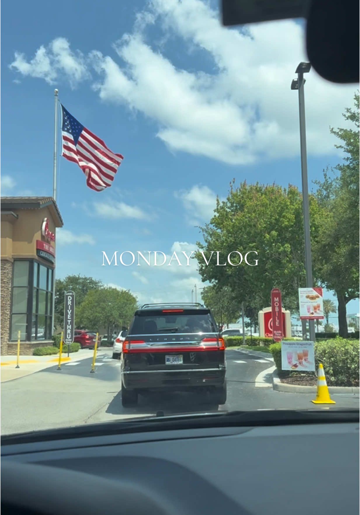 Lots of errands today🫶🏻🤍 #happymonday #mondaymotivation #Vlog #sahm #stayathomemom #momof2 #Lifestyle #MomsofTikTok #Motherhood #cleaning #cleaningmotivation #CapCut 