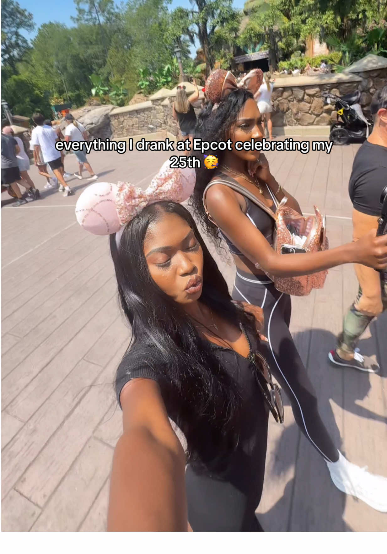 This is your sign to celebrate your next birthday @Disney Parks 😭😍 #trending #disney #disneyworld #disneyland #epcot 