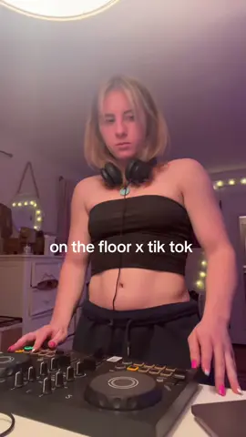 first time using the jog wheels 😛 #beginnerDJ #DJ #dj 