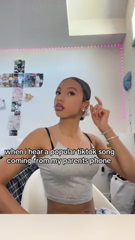 like what are u watching??? #fyp #xybca #mom #dad #parents #popular #popularsound #tiktok #relatable #funny #what creds: @? 