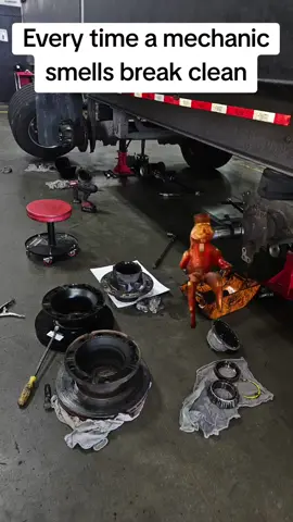 #mechanic #mechanical #dieselmechanic #mechaniclife #lubetech #apprentice #bluecollar 