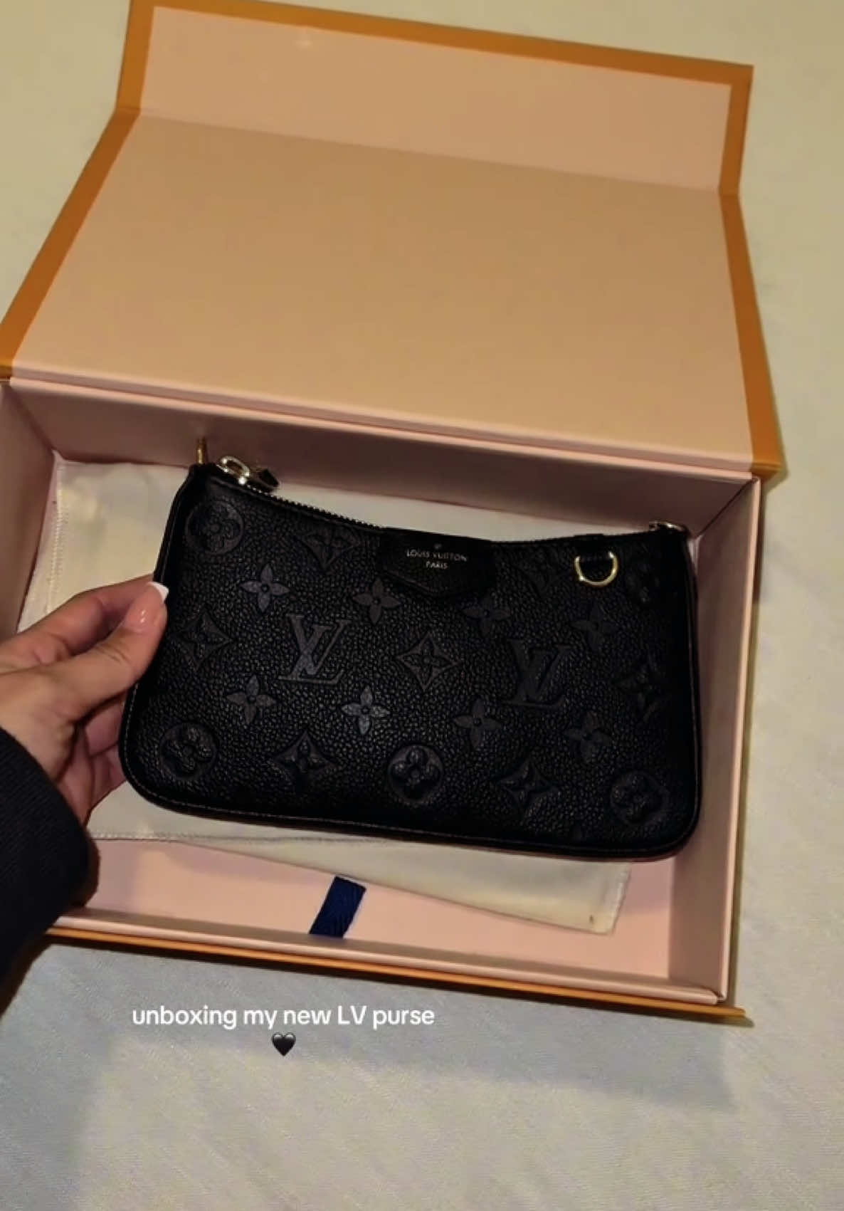 In black 🦓🎀#creatorsearchinsights  #fyp #foryoupage #parati #fresita #guerita #morenita #designerpurse #dior #cute #fashion #viral #blowthisup #coquette #luxury #mexican #latina #OOTD #outfits #ootds #bagsmart #pursecollection #pursetok 