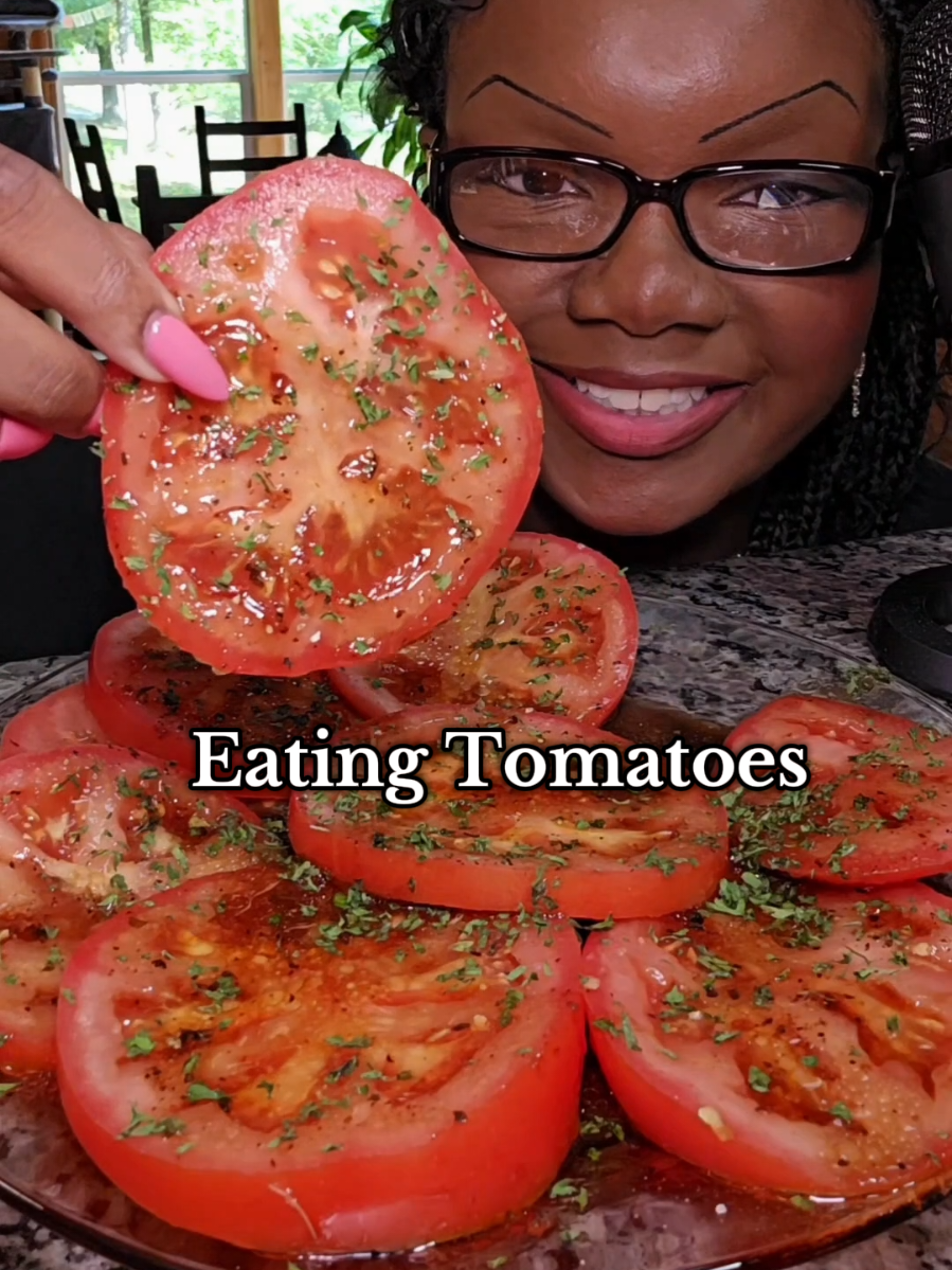 #eatingtomatoes #snack #cravings #mukbang 