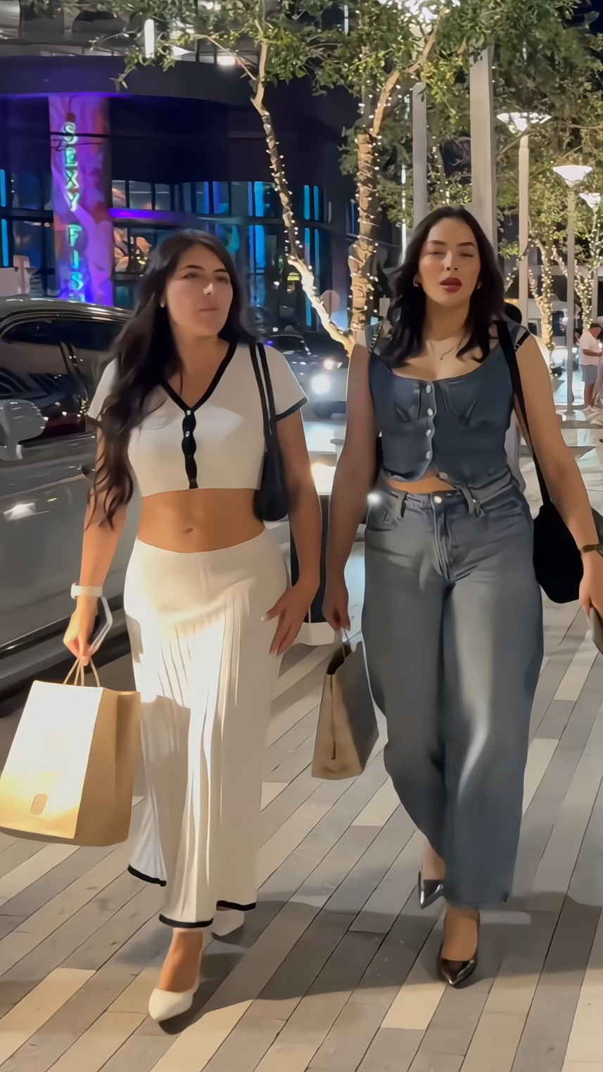 Travel in USA.Nightlife in the street.there are many beautiful girls.#travel #tik #usa🇺🇸 #usa 