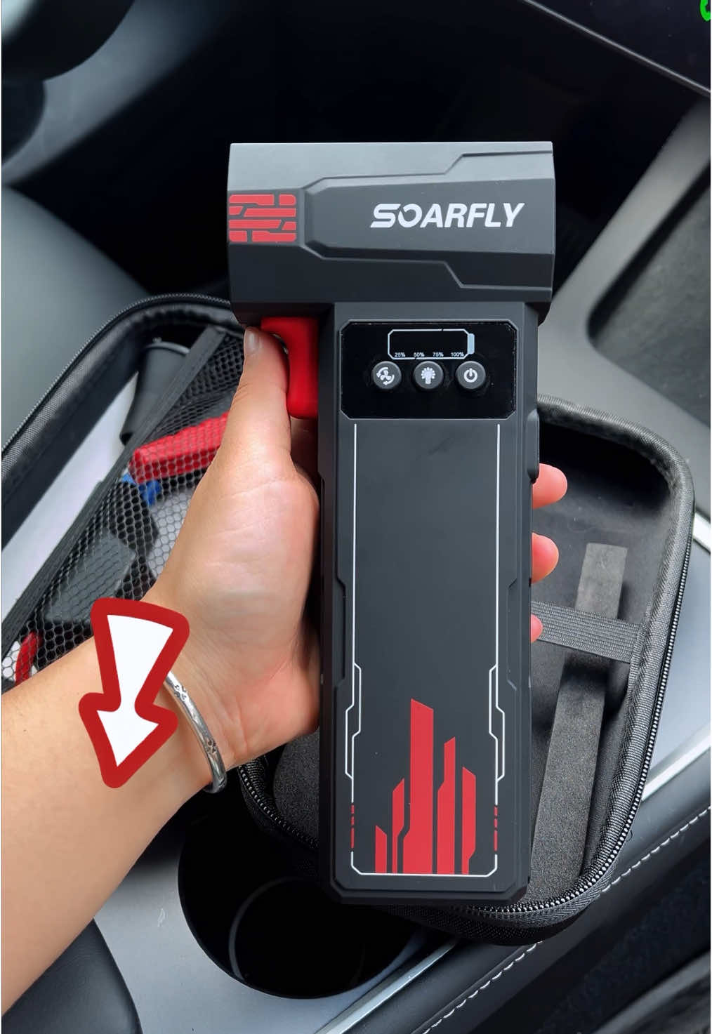 Arranca el coche, limpia el polvo y hasta sopla el agua. El regalo que papá no espera #DíaDelPadre #RegaloParaPapá #Herramientas #EmergenciaAuto #SopladorDeAire #ArrancadorDeCoche #LimpiezaFácil #RegalosPrácticos #Papá2025 #GadgetParaPapá #MultiFuncional #AutoYHogar #RegalosÚtiles #Herramienta4en1 #TecnologíaParaPapá #SOARFLY #fyp 