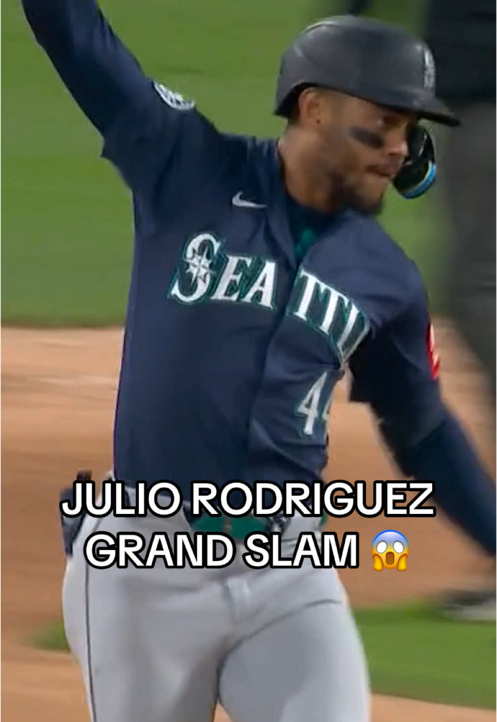 Julio Rodriguez clears ‘em all 🔥 #baseball #homerun #grandslam #mariners 